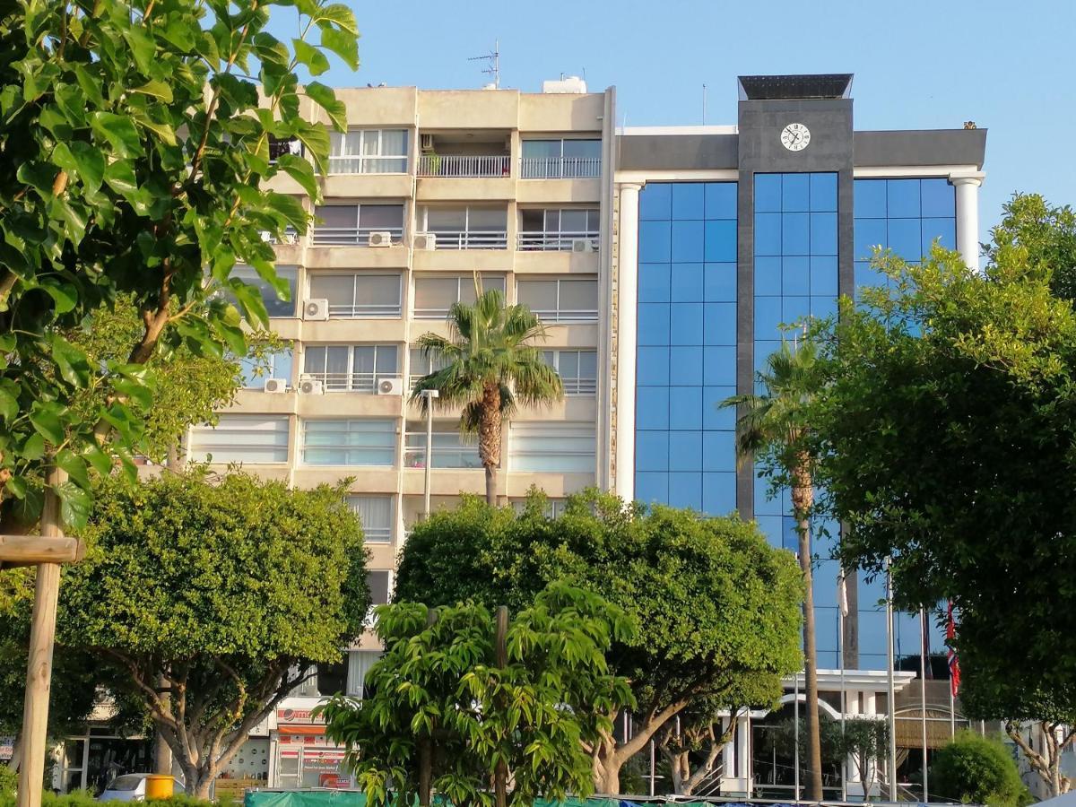 A City-Center Seaview Penthouse At Oceanic Limassol Kültér fotó